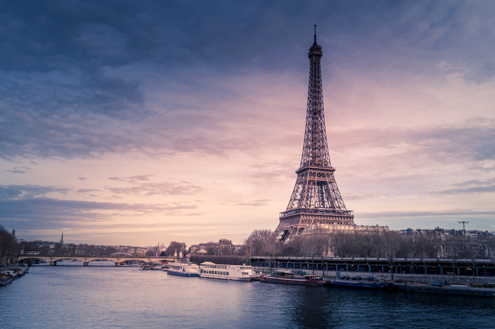Paris Travel Guide: Timeless Streets, Living History, and the Art of Lingering